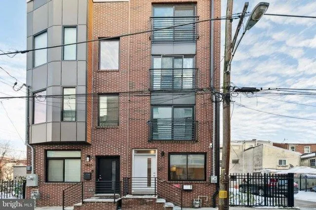 4 Bedroom 4 Bath In Philadelphia PA 19122 for Rent