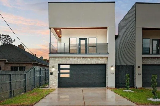 3 Bedroom 2.5 Bath In Houston TX 77051 for Rent
