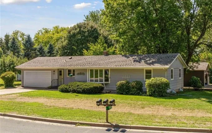 Beautiful home in Charming Victoria for Rent