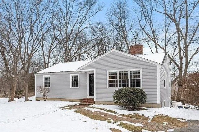 3 Bedroom 1 Bath In Newbury MA 01951 for Rent