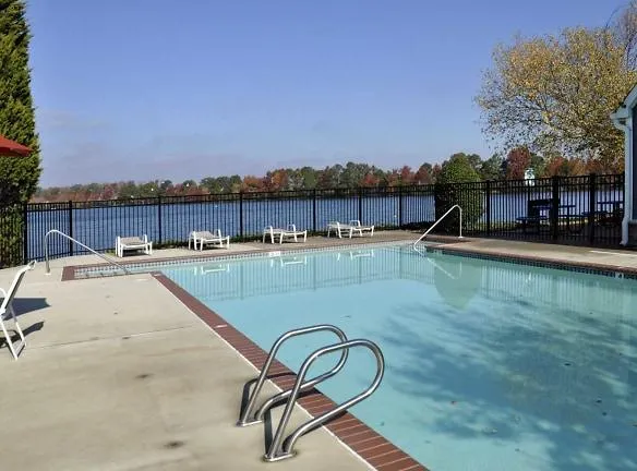 105 E Lakeshore Dr Hampton, VA - Apartments For Rent
