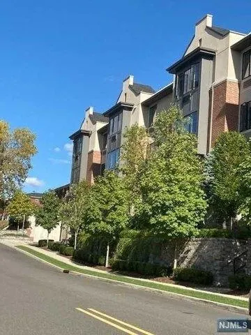Home For Rent In Fort Lee, New Jersey