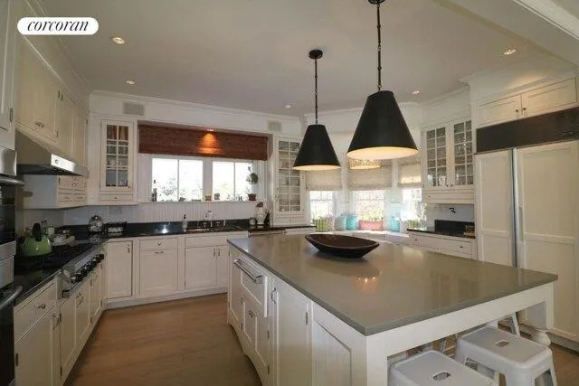 Home For Rent In Southampton, New York