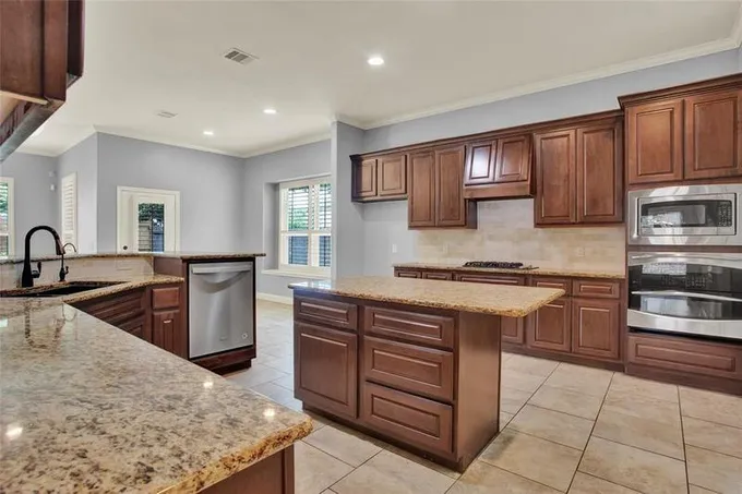 20068 Mitchell Cove Dr, Porter, TX 77365 for Sale