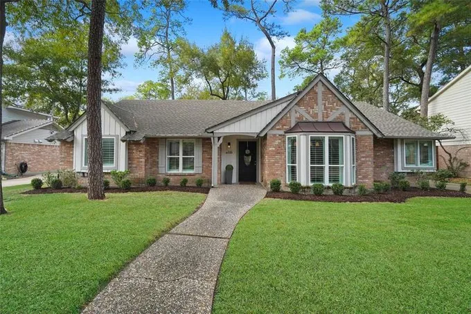 735 Thistlewood Dr, Houston, TX 77079 for Sale