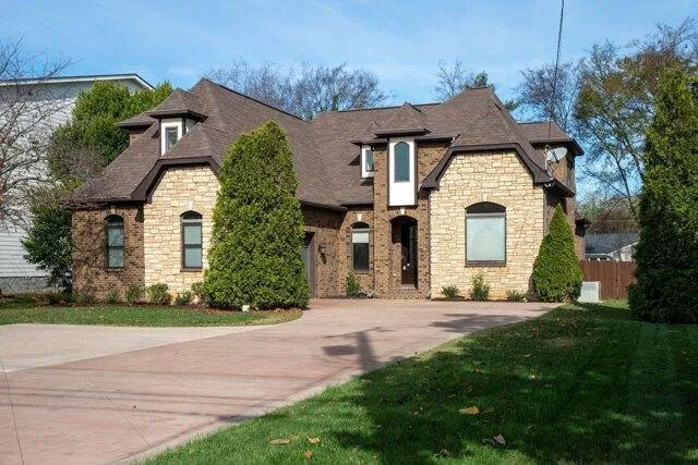 5 Bedroom 3.5 Bath In Nashville TN 37215 for Rent