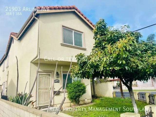 3 Bedroom 3 Bath In Hawaiian Gardens CA 90716 for Rent