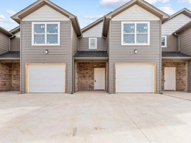 3 Bedroom 2.5 Bath In Granbury TX 76049 for Rent