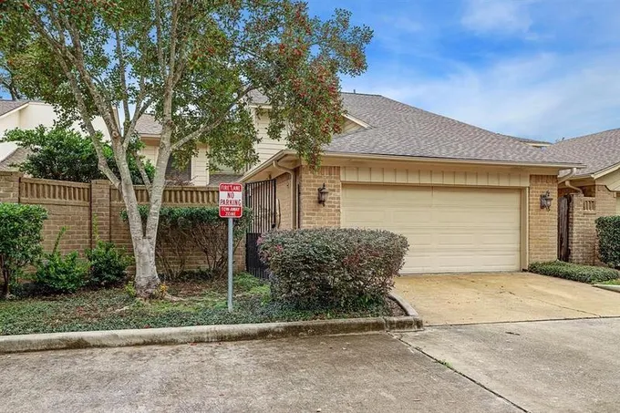 8018 W Oakwood Ct, Houston, TX 77040 for Rent
