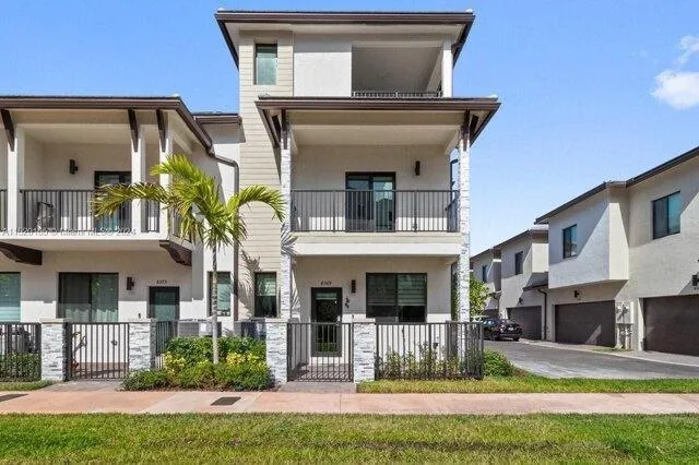 4 Bedroom 2.5 Bath In Doral FL 33166 for Rent