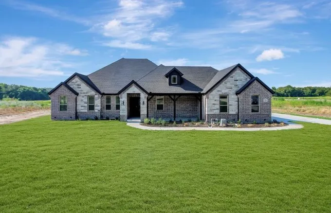 590 Central Rd, Weatherford, TX 76088 - MLS 20414121 for Sale
