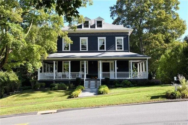 4 Bedroom 2.5 Bath In Woodbury CT 06798 for Rent