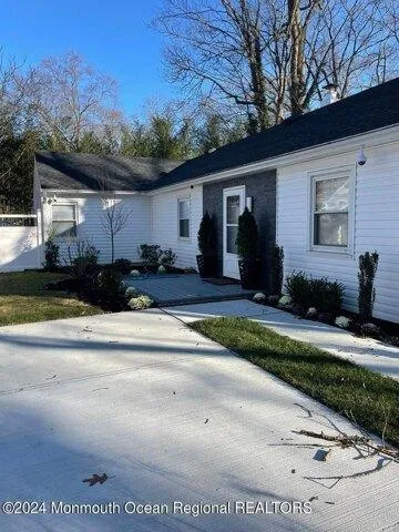 2 Bedroom 1 Bath In Oakhurst NJ 07755 for Rent