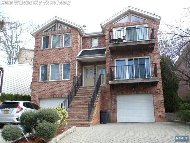 3 Bedroom 2 Bath In Ridgefield NJ 07657 for Rent