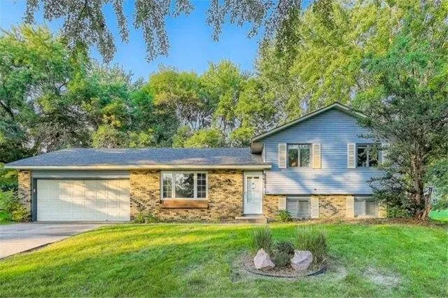 Home For Rent In Apple Valley, Minnesota