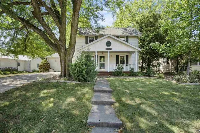 1407 N 2ND AVE, Washington, IA 52353 Single Family Residence For Sale  MLS# 202304181