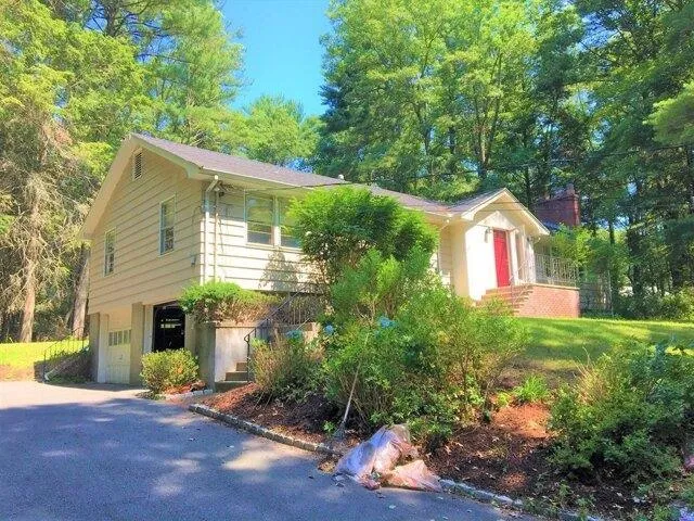 4 Bedroom 3 Bath In Lincoln MA 01773 for Rent