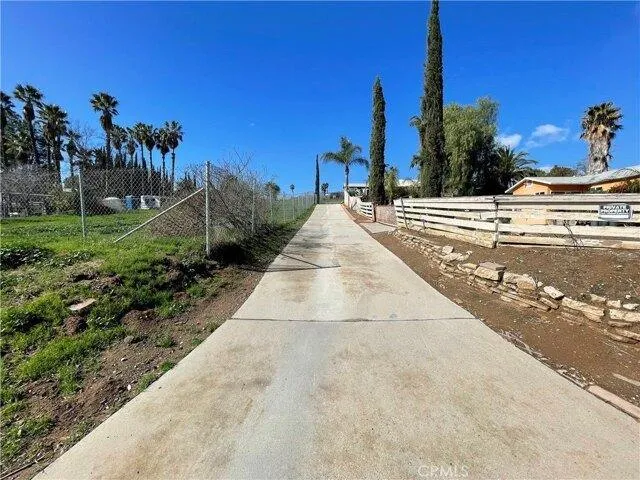 2 Bedroom 2 Bath In Riverside CA 92509 for Rent