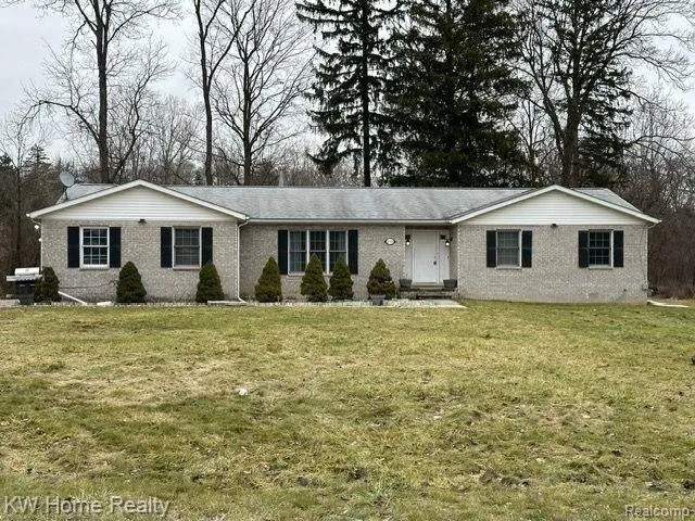 3 Bedroom 2.5 Bath In Farmington Hills MI 48334 for Rent