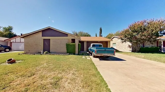 2313 Sheriff Dr, Grand Prairie, TX 75051 - MLS 20430782 for Sale