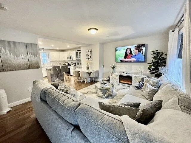 3 Bedroom 2.5 Bath In Salisbury MA 01952 for Rent