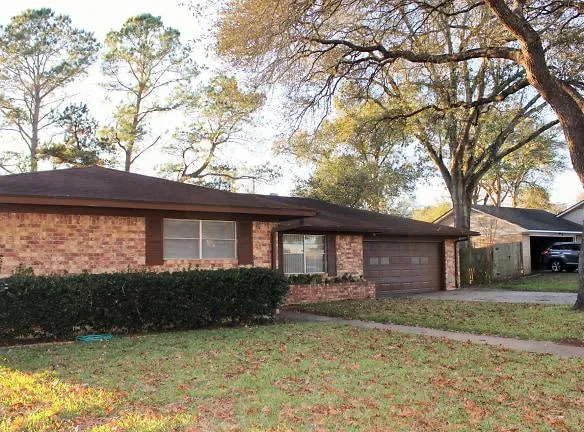 1700 Ellen St Brenham, TX 77833 - Home For Rent