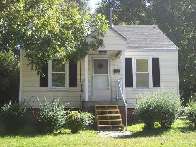919 Hackett St for Rent