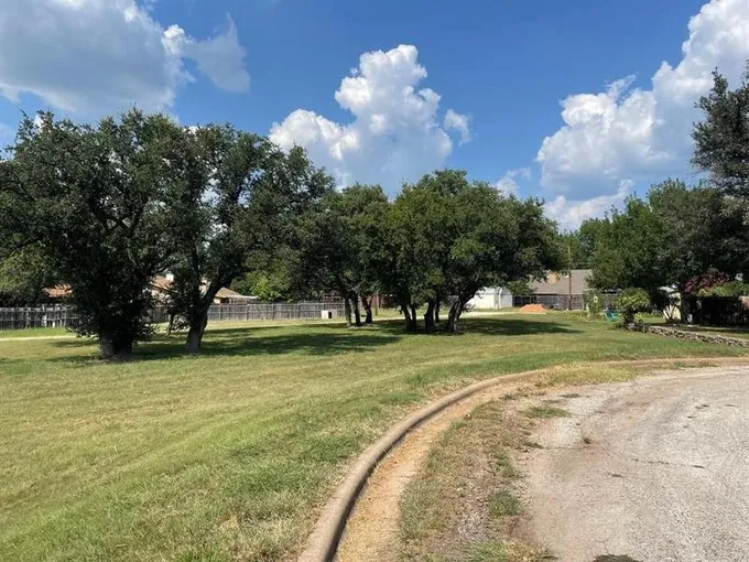 1506 Thomas Ln, Graham, TX 76450 for Sale