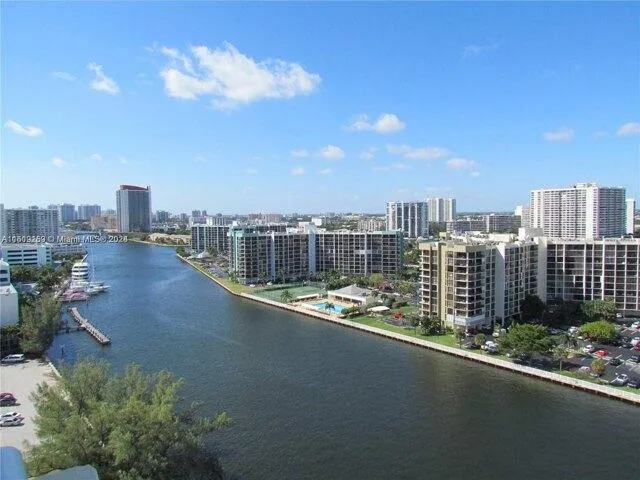 Condo For Rent In Hollywood, Florida