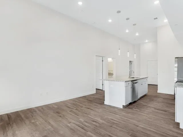 Perfect 2Bd 2Ba Available $1649 Per Month for Rent
