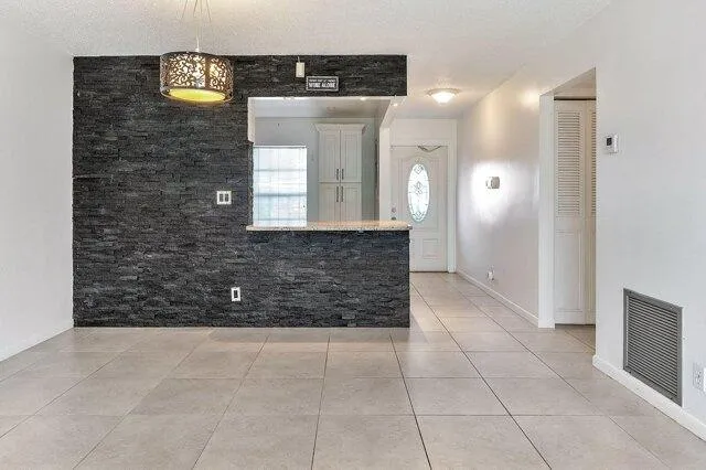 Condo For Rent In Lake Worth, Florida