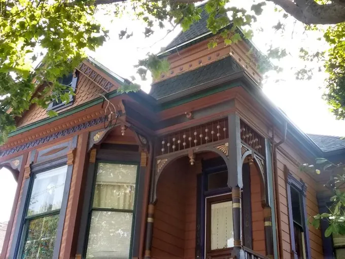 Oakland 1BR 1BA, Stunning Victorian with hard wood floors. for Rent