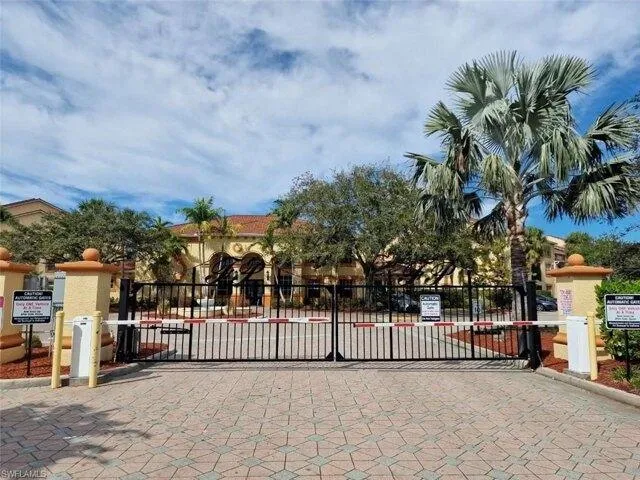 2 Bedroom 2 Bath In Naples FL 34119 for Rent