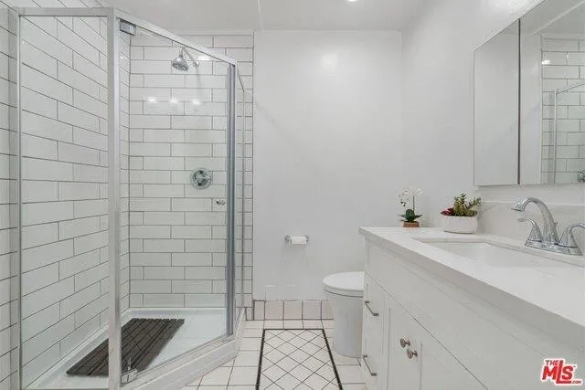 2 Bedroom 2.5 Bath In Los Angeles CA 90025 for Rent