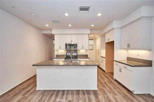 2 Bedroom 2.5 Bath In Buena Park CA 90621 for Rent