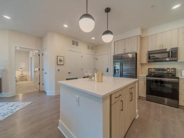 Perfect 2 BD 2 BA Available Now for Rent