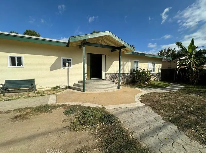 21055 Valerio St, Canoga Park, CA 91303 - MLS SR23214904 for Sale