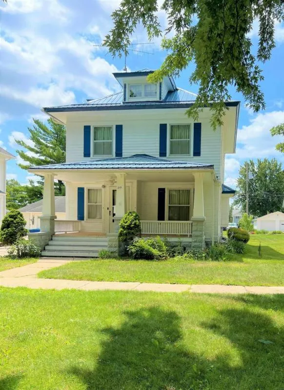 219 6TH AVE E, Cresco, IA 52136 Single Family Residence For Sale  MLS# 20233034