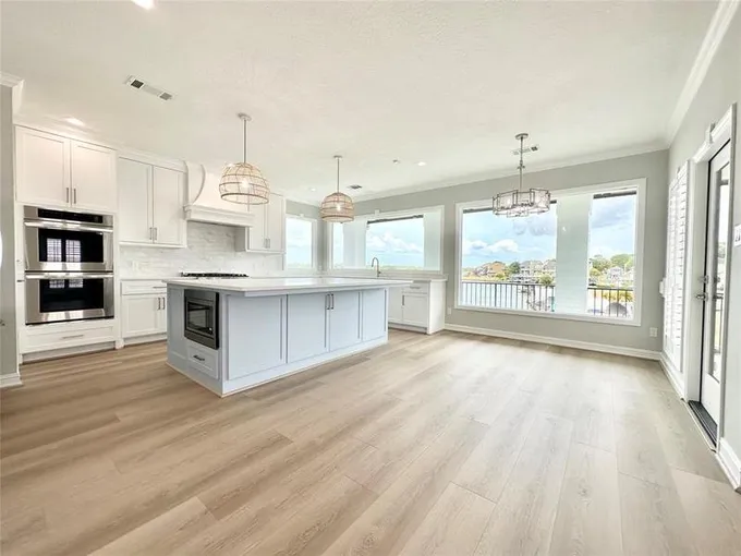 204 April Waters Dr N, Montgomery, TX 77356 for Sale