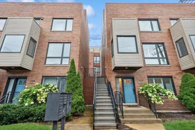 2 Bedroom 2 Bath In Evanston IL 60202 for Rent