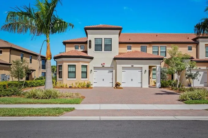 10042 Crooked Crk Dr #201, Venice, FL 34293 - MLS A4577175 for Sale
