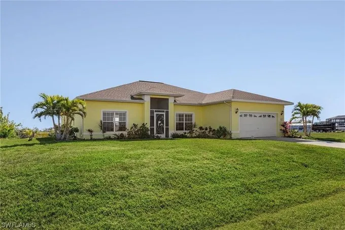 Cape Coral, Lee County, FL Lakefront Property, Waterfront Property, House for sale Property ID: 417982321