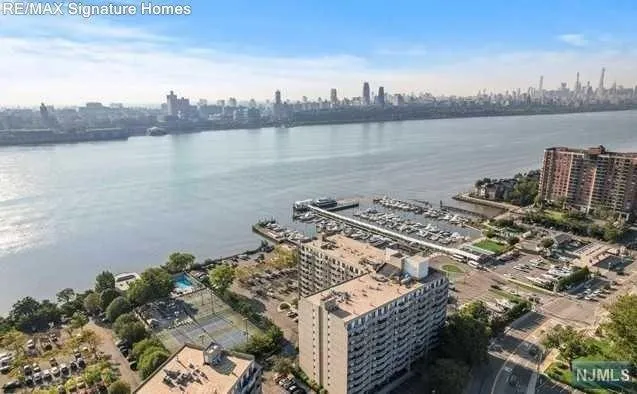 Condo For Rent In Edgewater, New Jersey