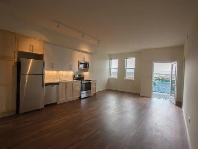 2 BD 2 BA Available Today $1849/Month for Rent