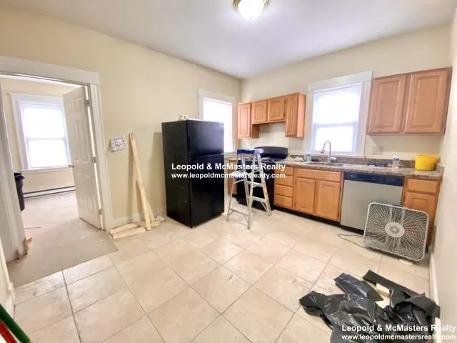 4 bedroom in Boston MA 02125 for Rent