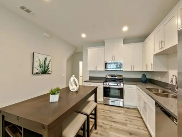 1 Bed 1 Bath $2500/Mo for Rent