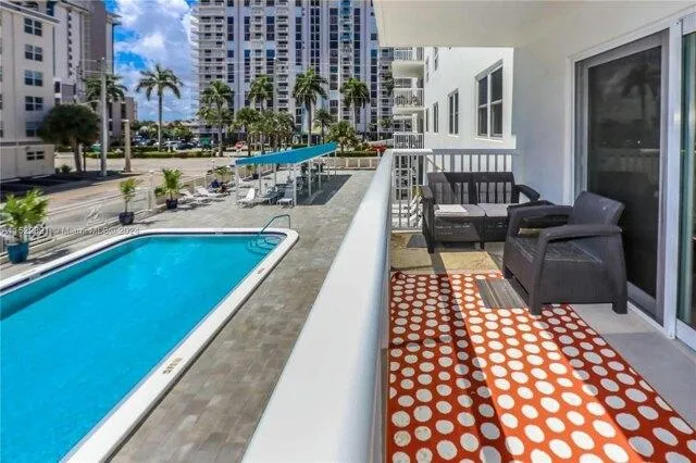 Condo For Sale In Hollywood, Florida