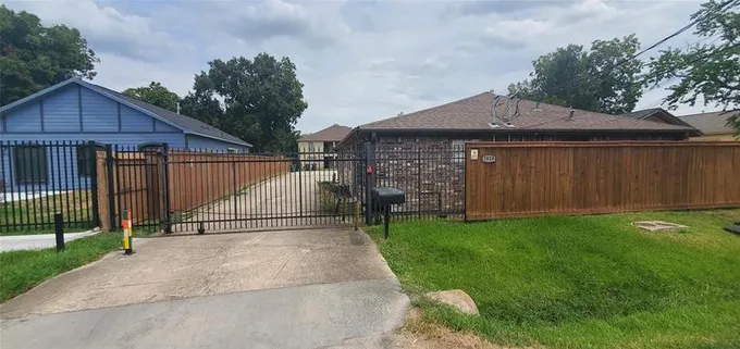 7810 Peachtree St A, Houston, TX 77016 for Rent