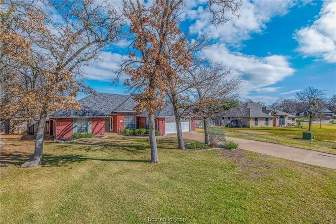 2313 N Pioneer Trail, Bryan, TX 77808 for Sale