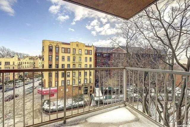Condo For Sale In Kew Gardens, New York
